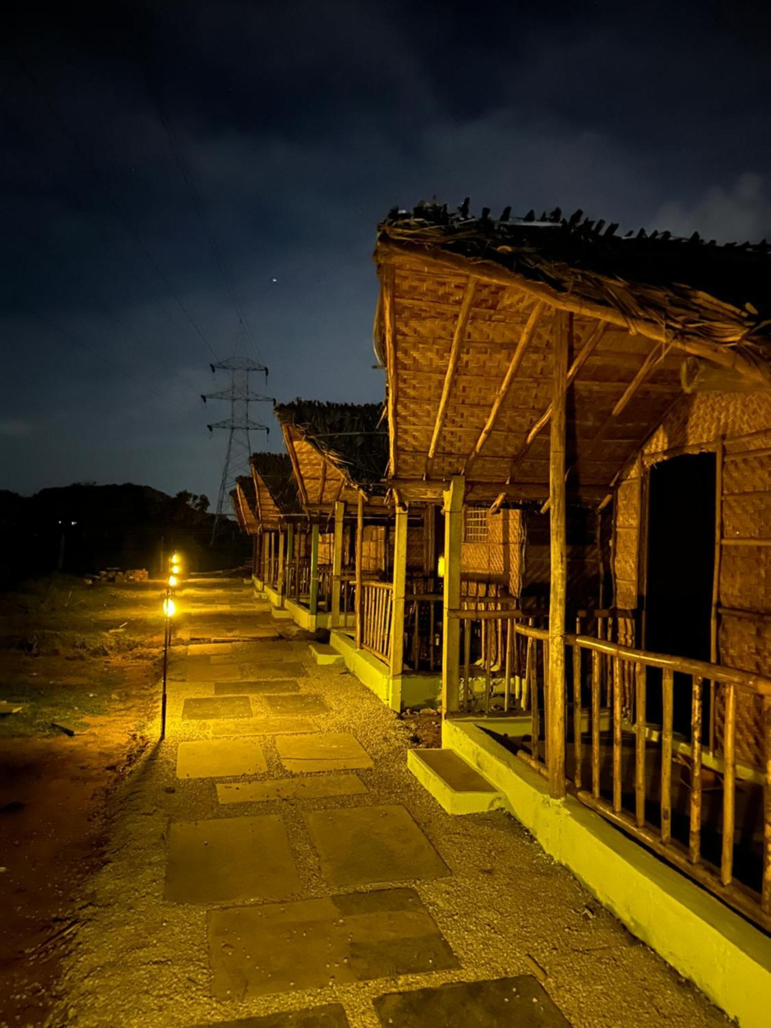 The Gravity Cafe -A Unit Of Staychillฮัมปี ภายนอก รูปภาพ