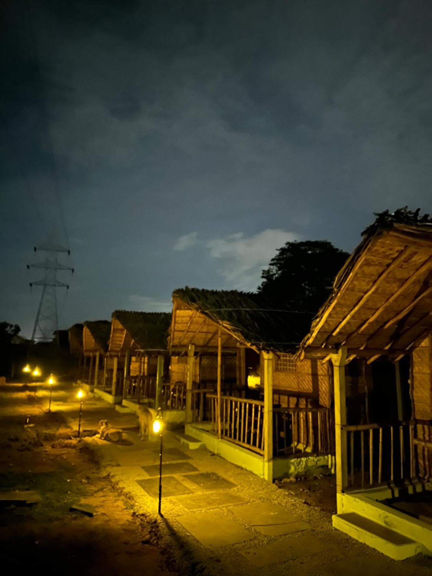 The Gravity Cafe -A Unit Of Staychillฮัมปี ภายนอก รูปภาพ